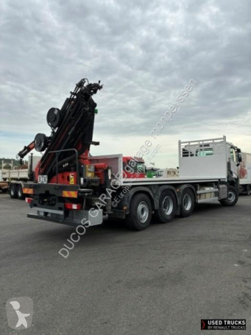 Renault crane truck