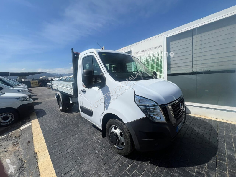 Véhicule utilitaire Nissan