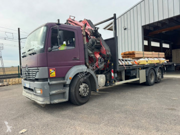 Camion grue Mercedes