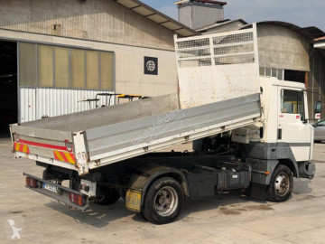 Camion benne Nissan