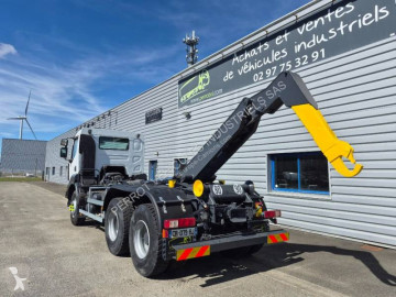 Renault hook arm system truck