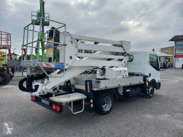Camion nacelle Nissan