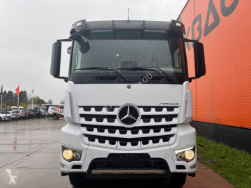 Camion grue Mercedes neuf