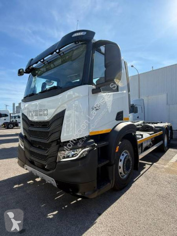 Camion polybenne Iveco neuf