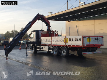 Camion grue Volvo