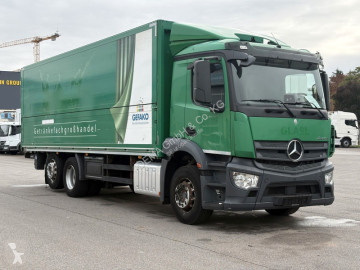 Camion plateau brasseur Mercedes