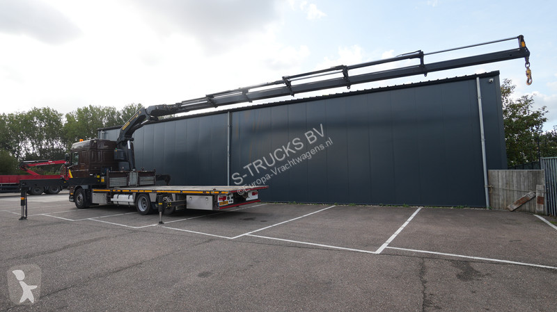 Vrachtwagen DAF 6x2 flatbed truck with...