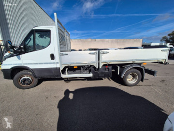 Camion plateau ridelles Iveco