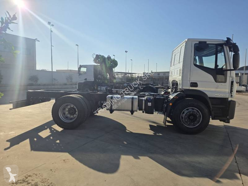 Iveco 180E32 truck