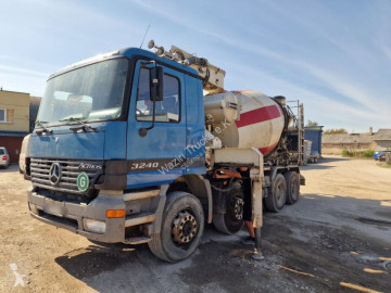 Kamión betonárske zariadenie domiešavač + čerpadlo Mercedes