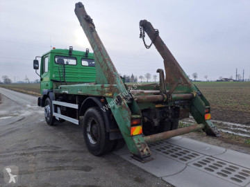 MAN skip truck
