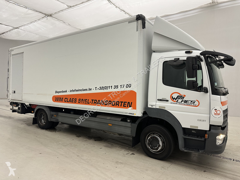 Kamion Mercedes 1221