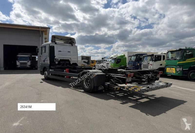 MAN 18.413 4x2 WB LKW AHK truck