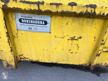 Skip loader box bodywork