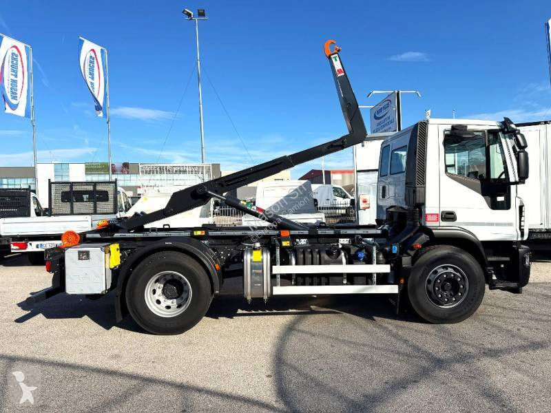 Iveco 180E32 truck
