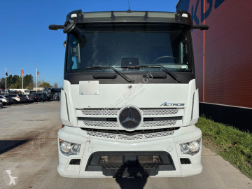 Mercedes box truck