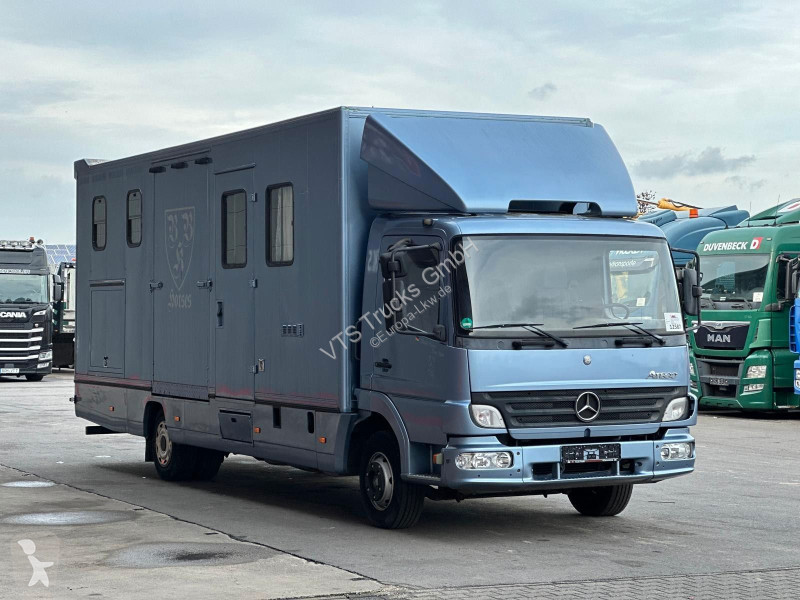 Kamion Mercedes 1017 L 4x2 BL Pferdetransporter...