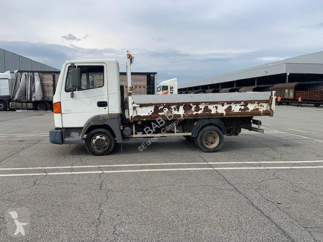 Teherautó Nissan 56.13
