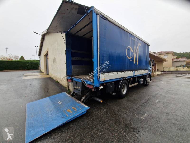 Vrachtwagen Renault 270 DCI