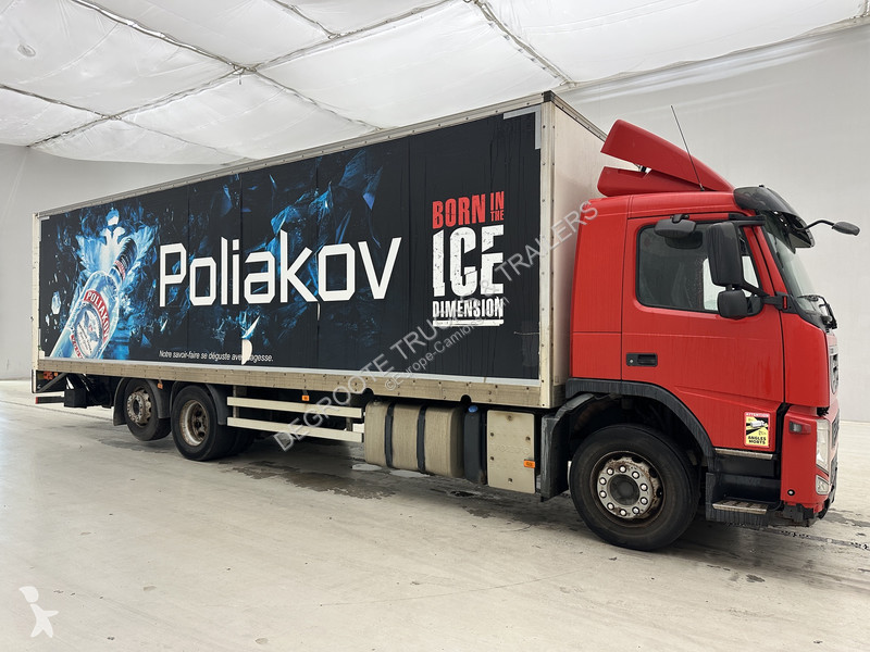 Teherautó Volvo 330 - 6x2