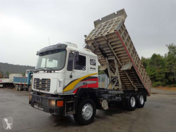 Camion benne MAN