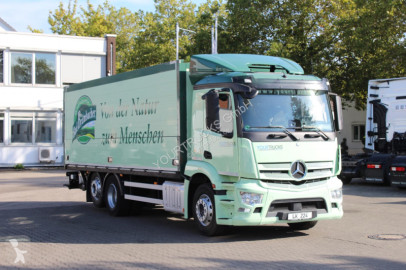 Mercedes italszállító furgon teherautó