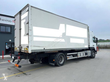 Camión portacontenedores Volvo