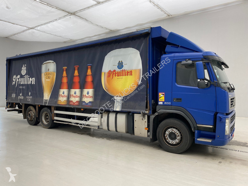 Camion Volvo 300 - 6x2