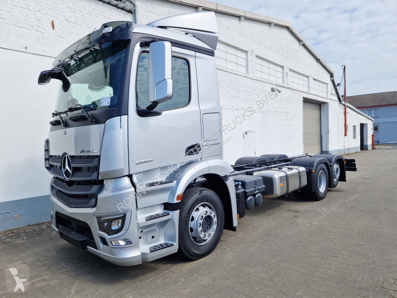 Kamion Mercedes Actros 2553 LL 6x2 Actros 2553...