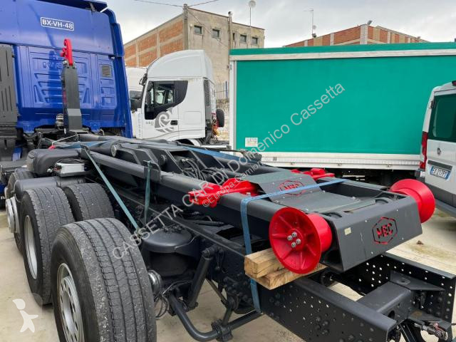 Kamion Iveco STRALIS ATTREZZATURA SCARRABILE...