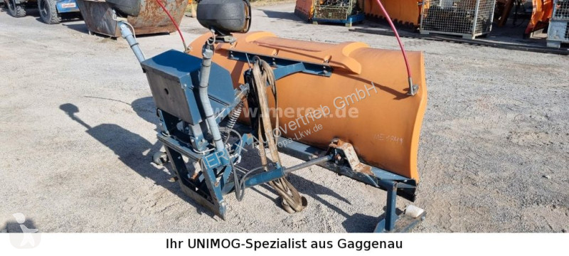 Uitrusting voor vrachtwagens  Schneepflug...