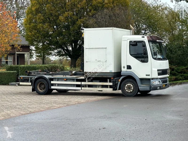 Camión DAF 180!! HAAKARM/CONTAINER!!MOBILE...