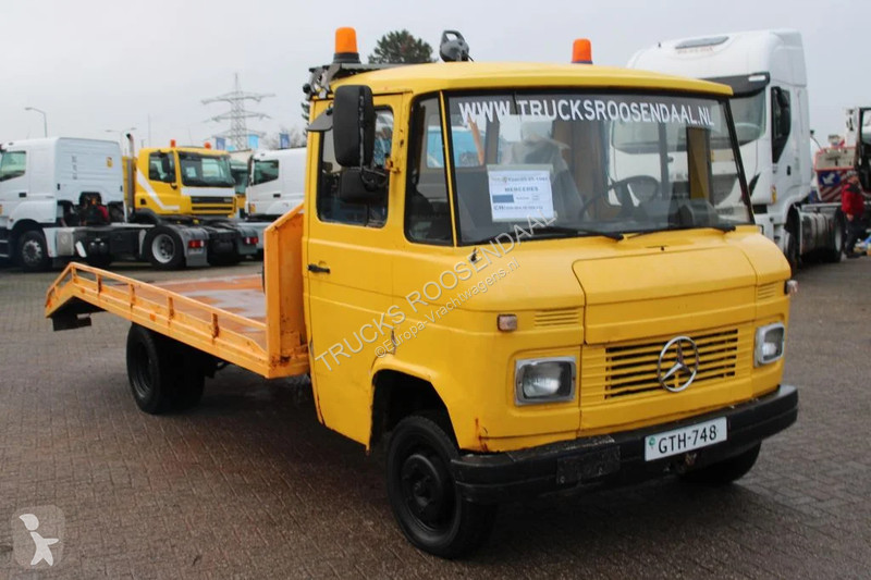 Vrachtwagen Mercedes 508 MANUAL