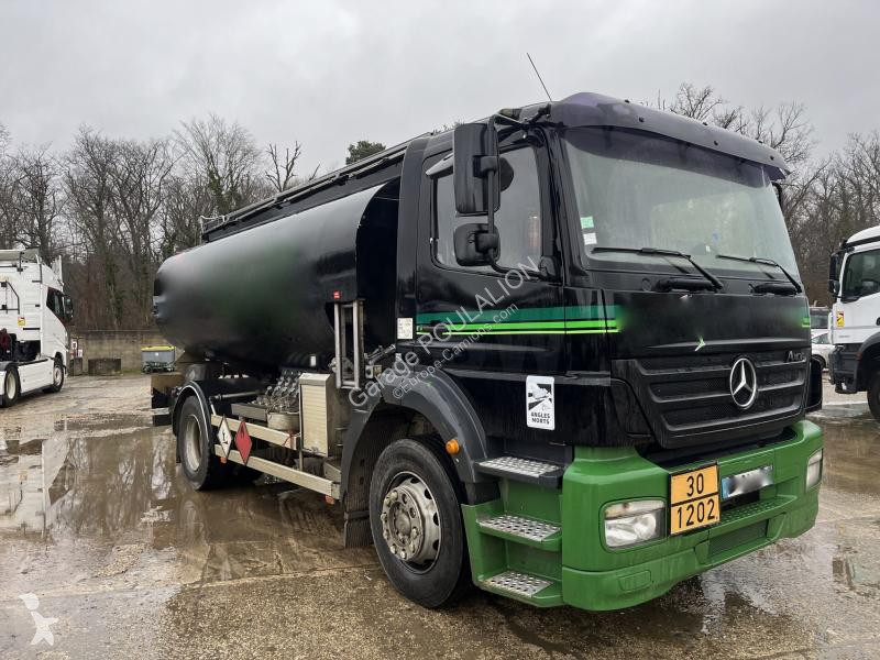 Camion Mercedes 4x2 citerne 13000L 5 cpt