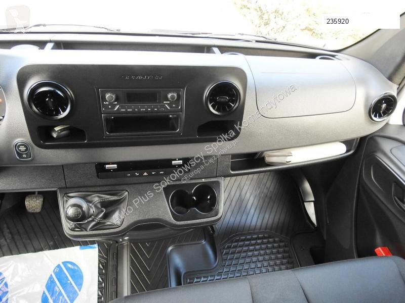 Kamion Mercedes SPRINTER KONTENER WINDA 8 PALET...
