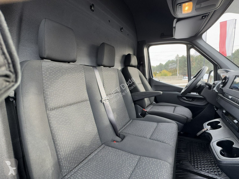 Vrachtwagen Mercedes 319