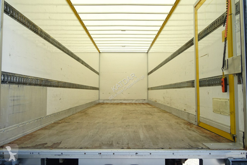 Camion Renault D12 Euro 6 kontener 18p z windą...