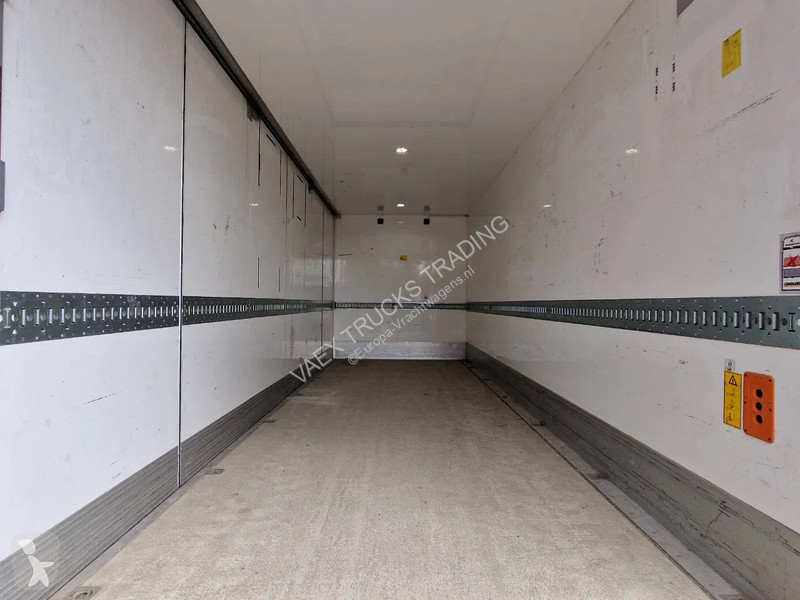 Vrachtwagen Renault D16 250 4x2 Box with side...