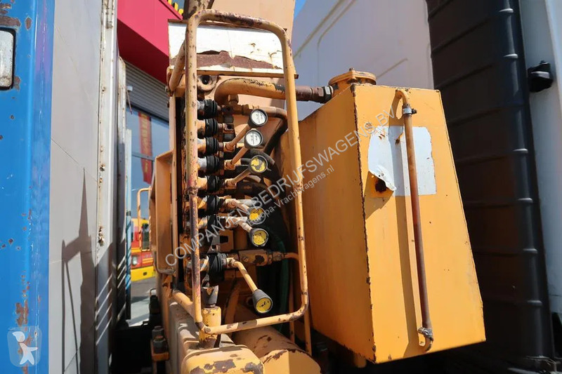 Kamion Scania R143-420 V8 EFFER 8200 Kraan -...