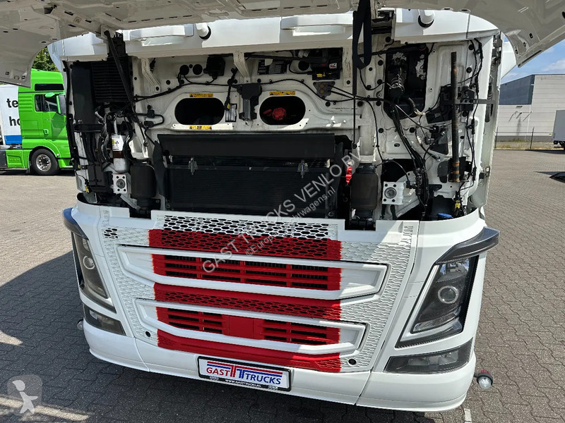 Kamion Volvo 16750 6x4 Globe XL Chassis...