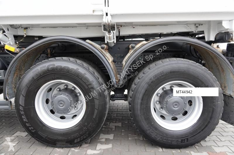 Camião Mercedes ACTROS 3336