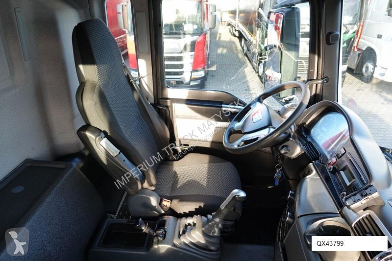 Camion MAN HIAB XS 122
