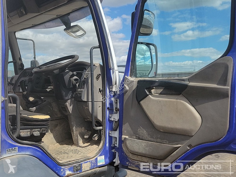 Camião  LF220