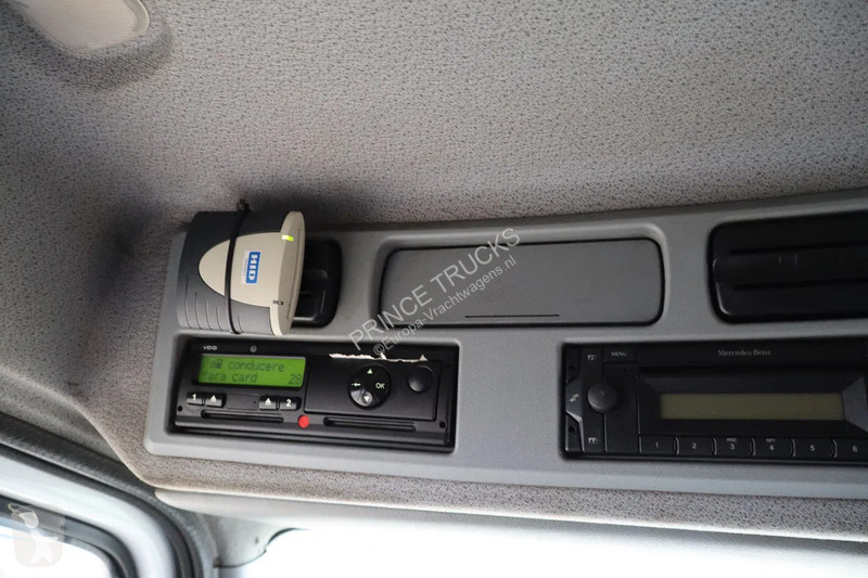 شاحنة Mercedes 1218