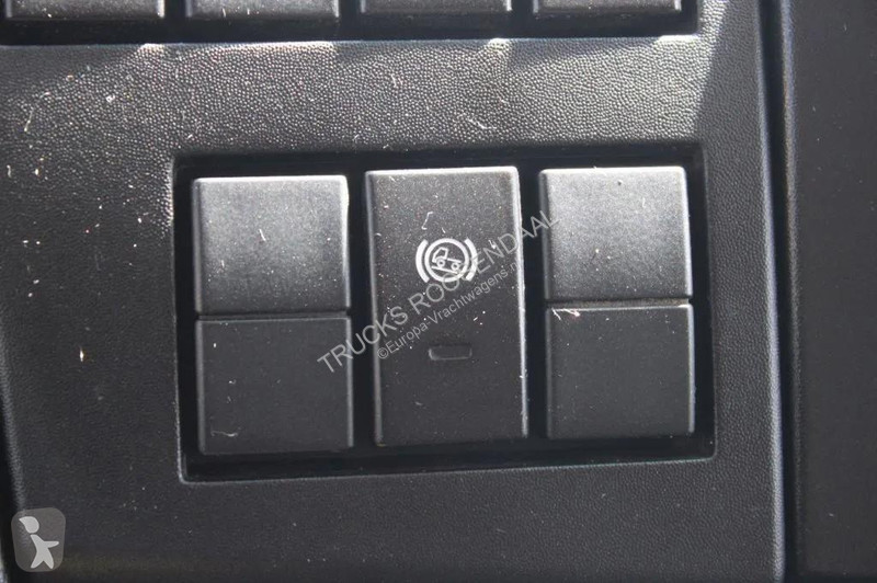 شاحنة Iveco 120E21 + Euro 6 + Dhollandia Lift +...