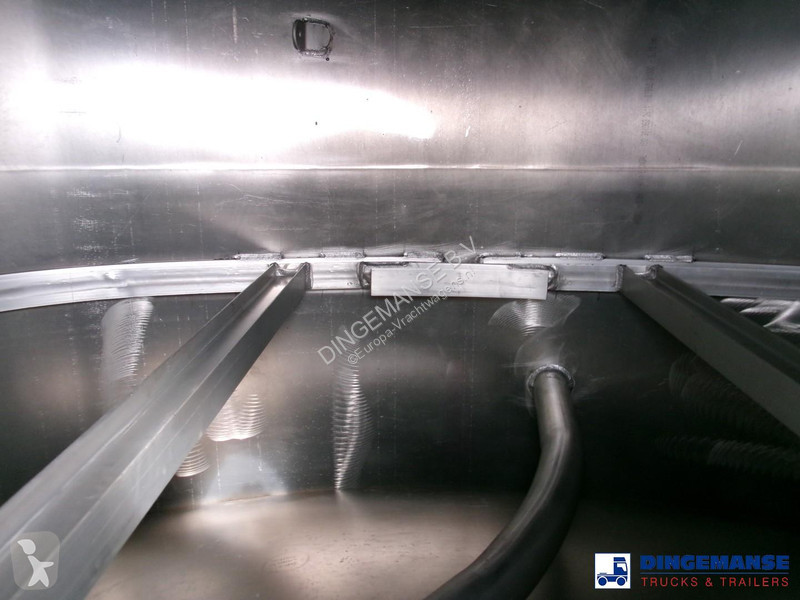 شاحنة Volvo 380 6X2 fuel tank 20.6 m3 / 4 comp