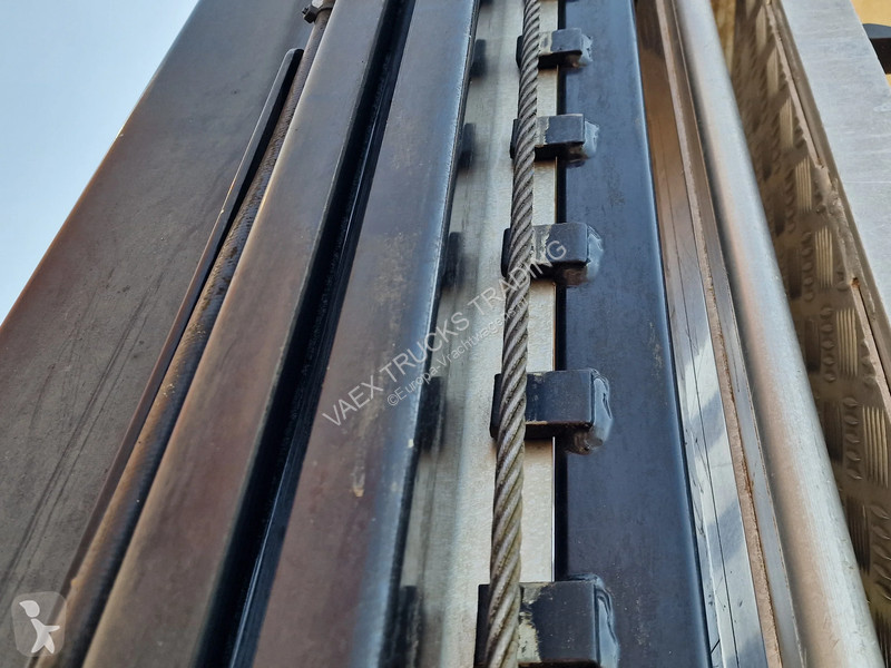 شاحنة Volvo 460 Berdex 3 deck livestock -...