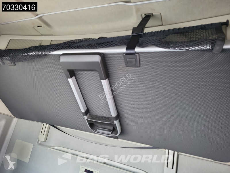 شاحنة Volvo 500  6X2 Curtainsider Forklift...