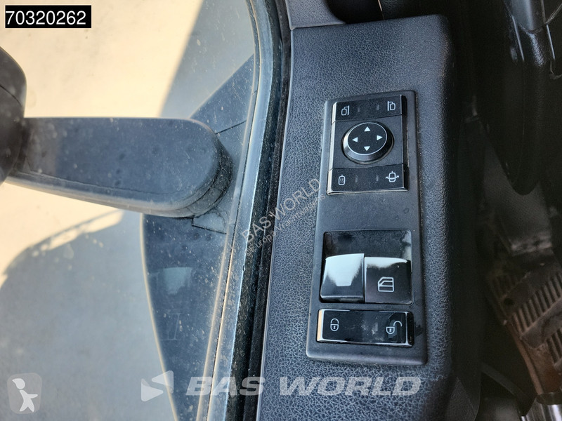 Vrachtwagen Mercedes 3251 8X4 25tons hooklift...
