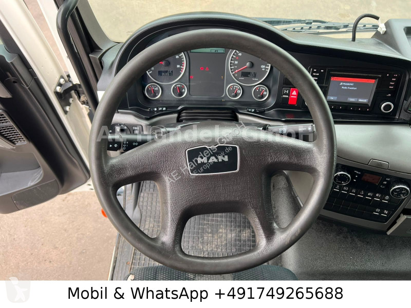 Vrachtwagen MAN 12.220 C BL...